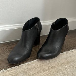 Ariana Bohling black leather bootie size 6